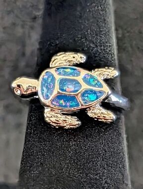 SWIMMING SEA TURTLE STATEMENT RING. EAST/WEST OREINTATION.